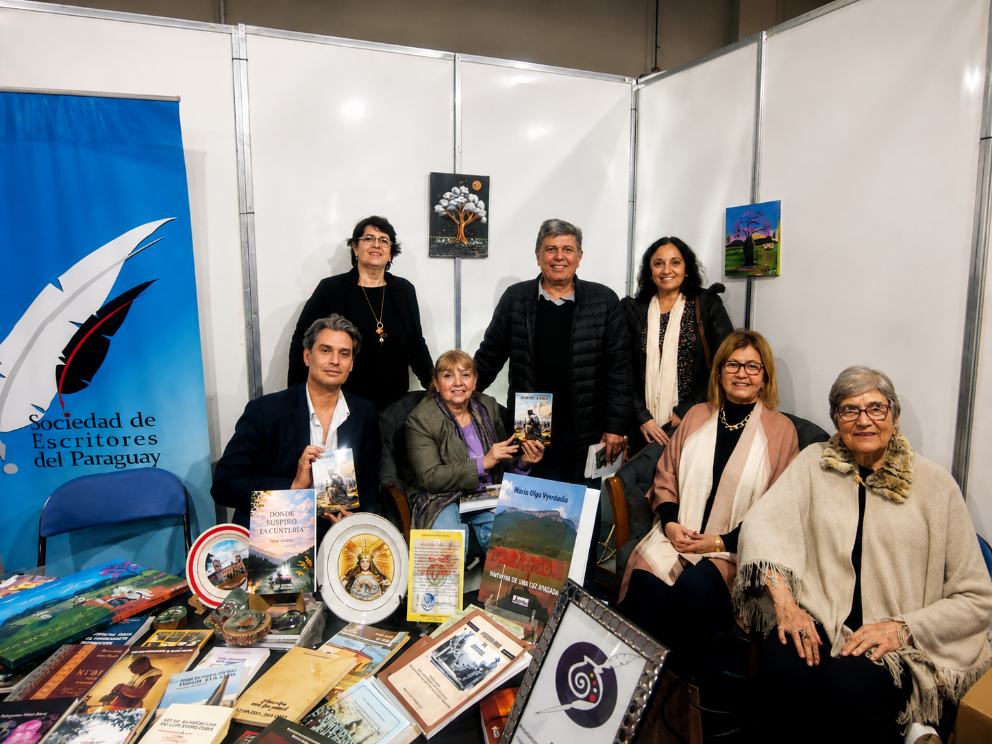Secretario de Cultura del Paraguay, Marcos Augusto Ferreira, junto con escritores de la Sociedad de Escritores del Paraguay — 2026
